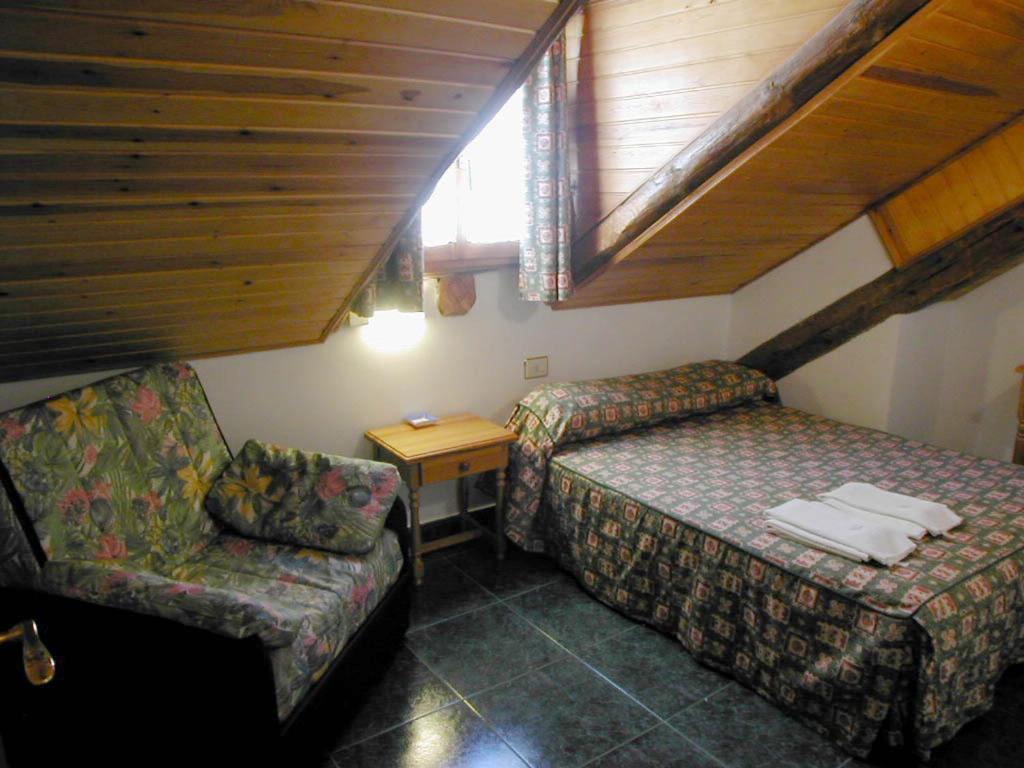Gabarre Hotel Брото Стая снимка